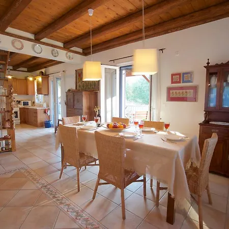 Anna΄s House Divarata